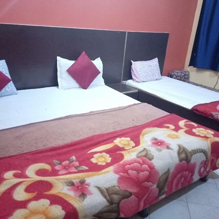 Yash Guest House 01 Minute Walk In Nizamuddin Railway Station New Delhi Exterior photo