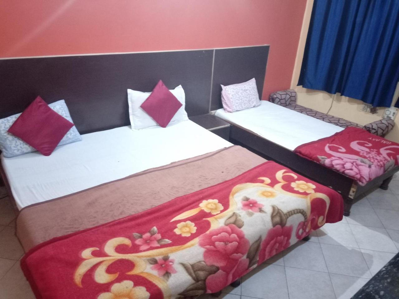 Yash Guest House 01 Minute Walk In Nizamuddin Railway Station New Delhi Exterior photo