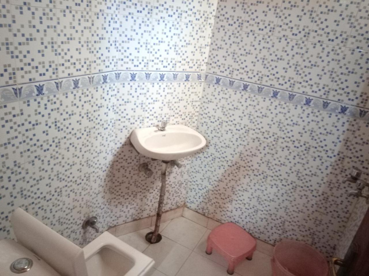 Yash Guest House 01 Minute Walk In Nizamuddin Railway Station New Delhi Exterior photo