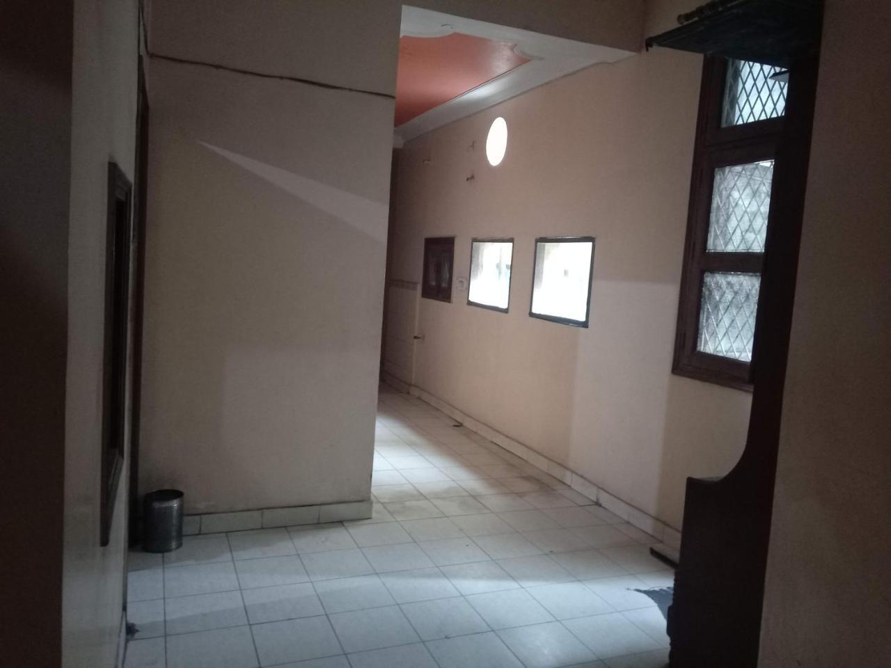 Yash Guest House 01 Minute Walk In Nizamuddin Railway Station New Delhi Exterior photo
