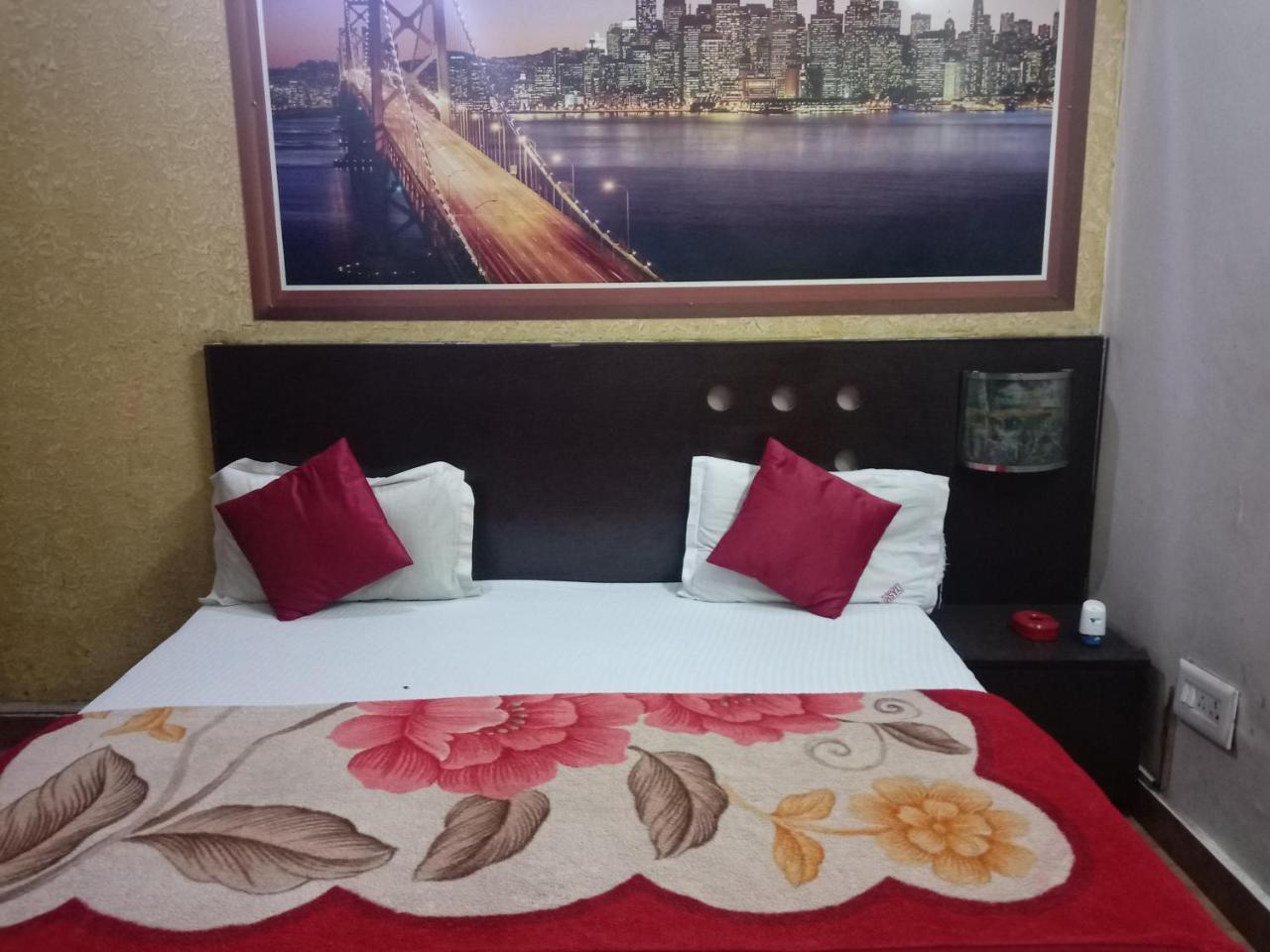 Yash Guest House 01 Minute Walk In Nizamuddin Railway Station New Delhi Exterior photo